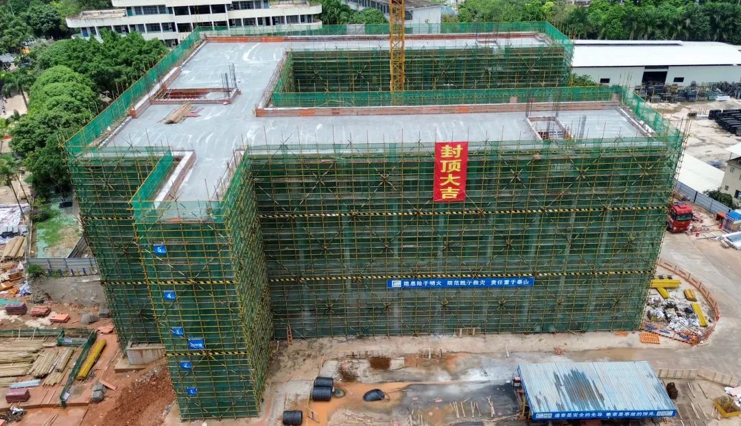 歷時(shí)73天！南寧四十三中2#教學(xué)樓主體結(jié)構(gòu)順利封頂