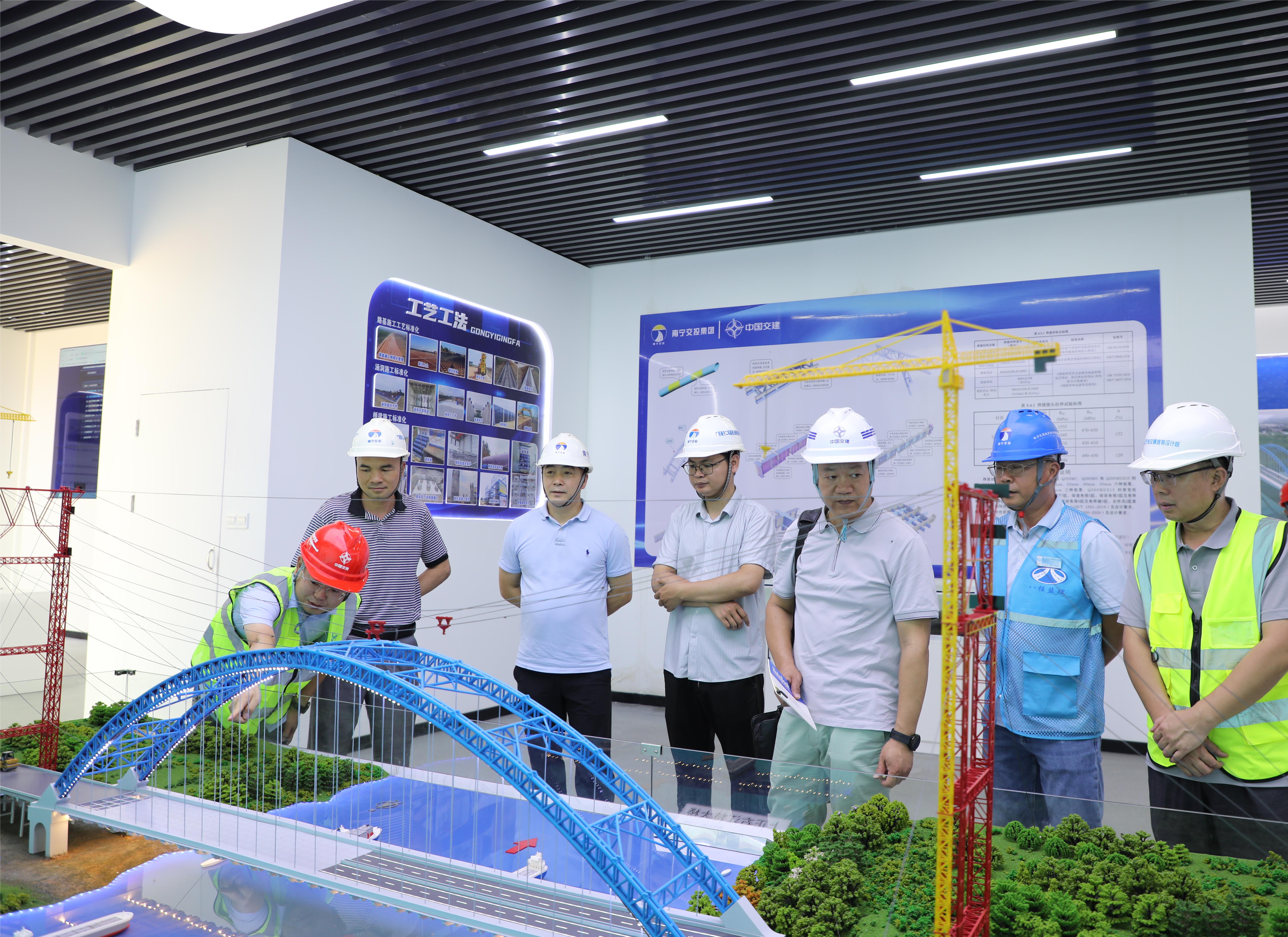 自治區(qū)交通運(yùn)輸廳檢查組一行到高速公路公司在建項(xiàng)目開(kāi)展質(zhì)量安全生產(chǎn)大檢查